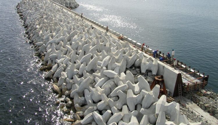 حفاظت سواحل و بنادر در برابر امواج وبحث های اقتصادی