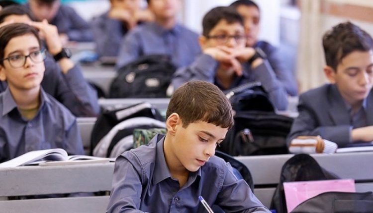 عوامل به وجود آورندۀ غرور در دانش آموزان وراهکار مقابله با آن