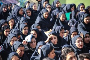 عوامل موثر بر افت تحصیلی دانش آموزان دختر پایه سوم راهنمایی شهر اهواز