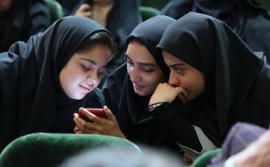 نگاهی به علل و پيامدهای فرار دختران از خانه