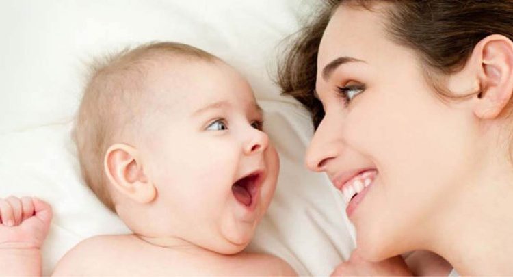 نگاهي به آثار تغذيه كودك با شير مادر